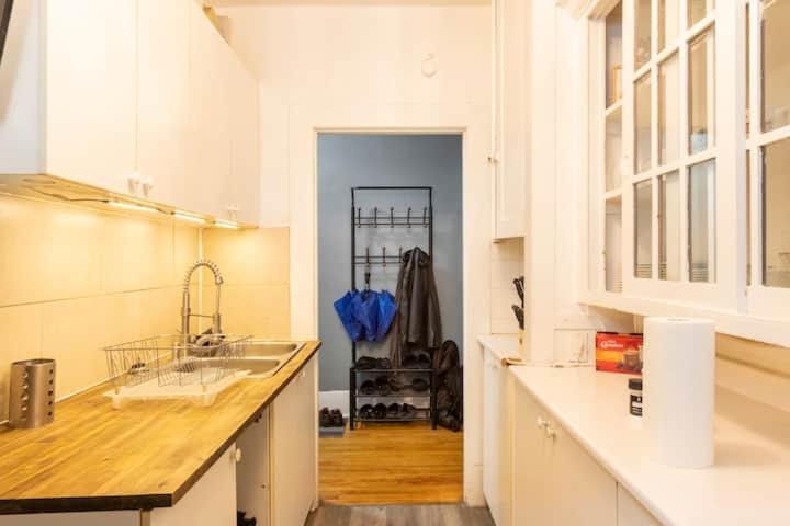 Great Location Large Kings Downtown Appartement